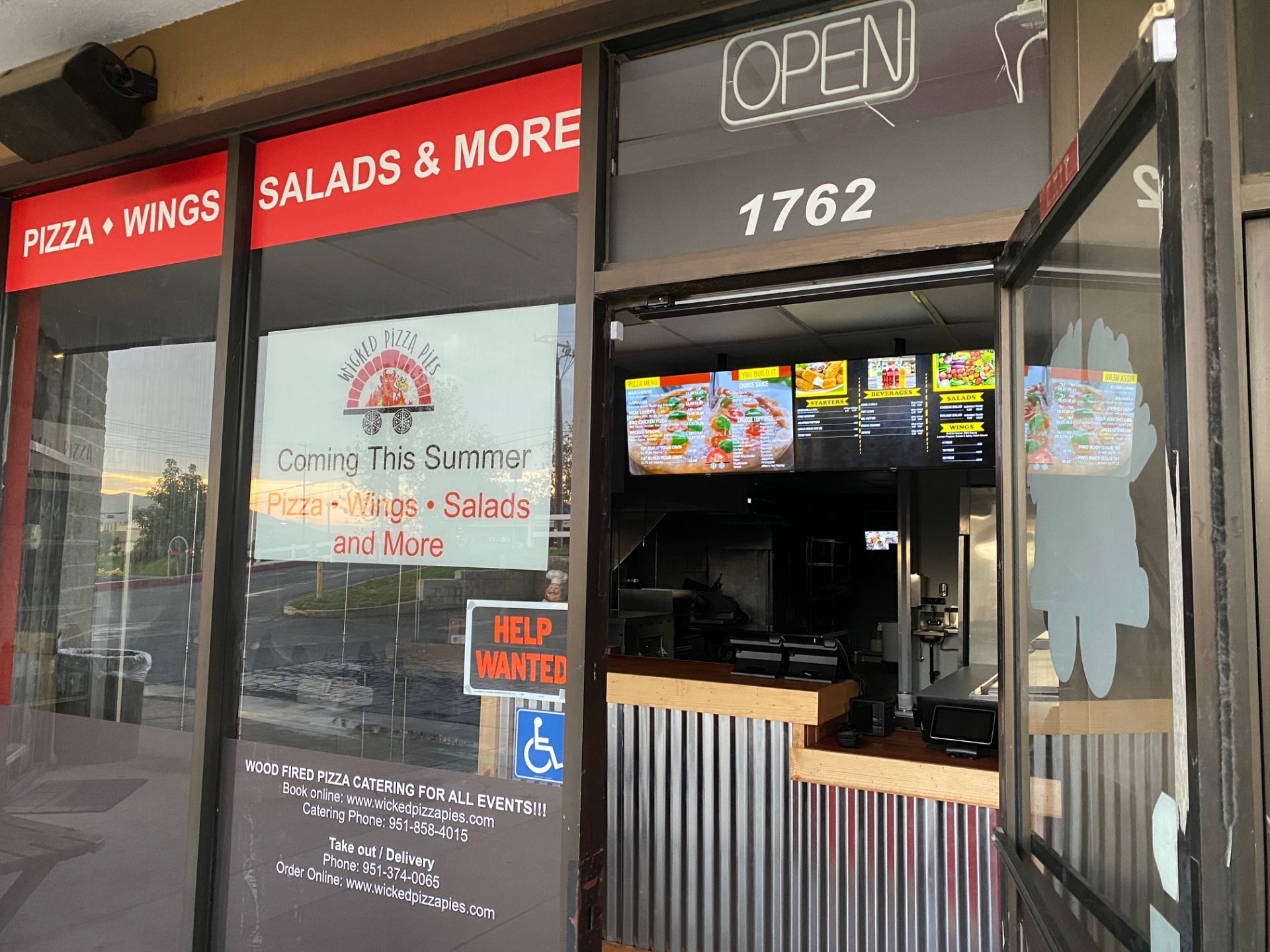 Top Pizza Restaurant Norco California
